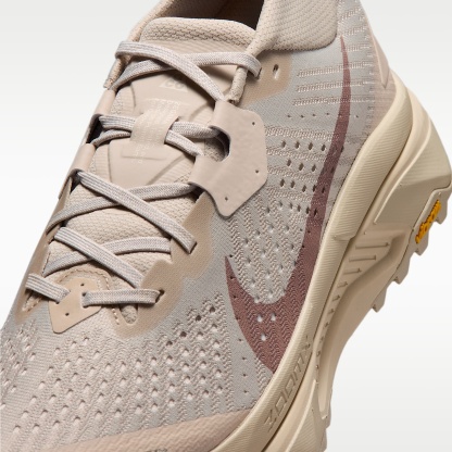 ACG Zegama Trail Traillaufschuh (Herren) – Cream II/Safety Orange/Light Orewood Brown