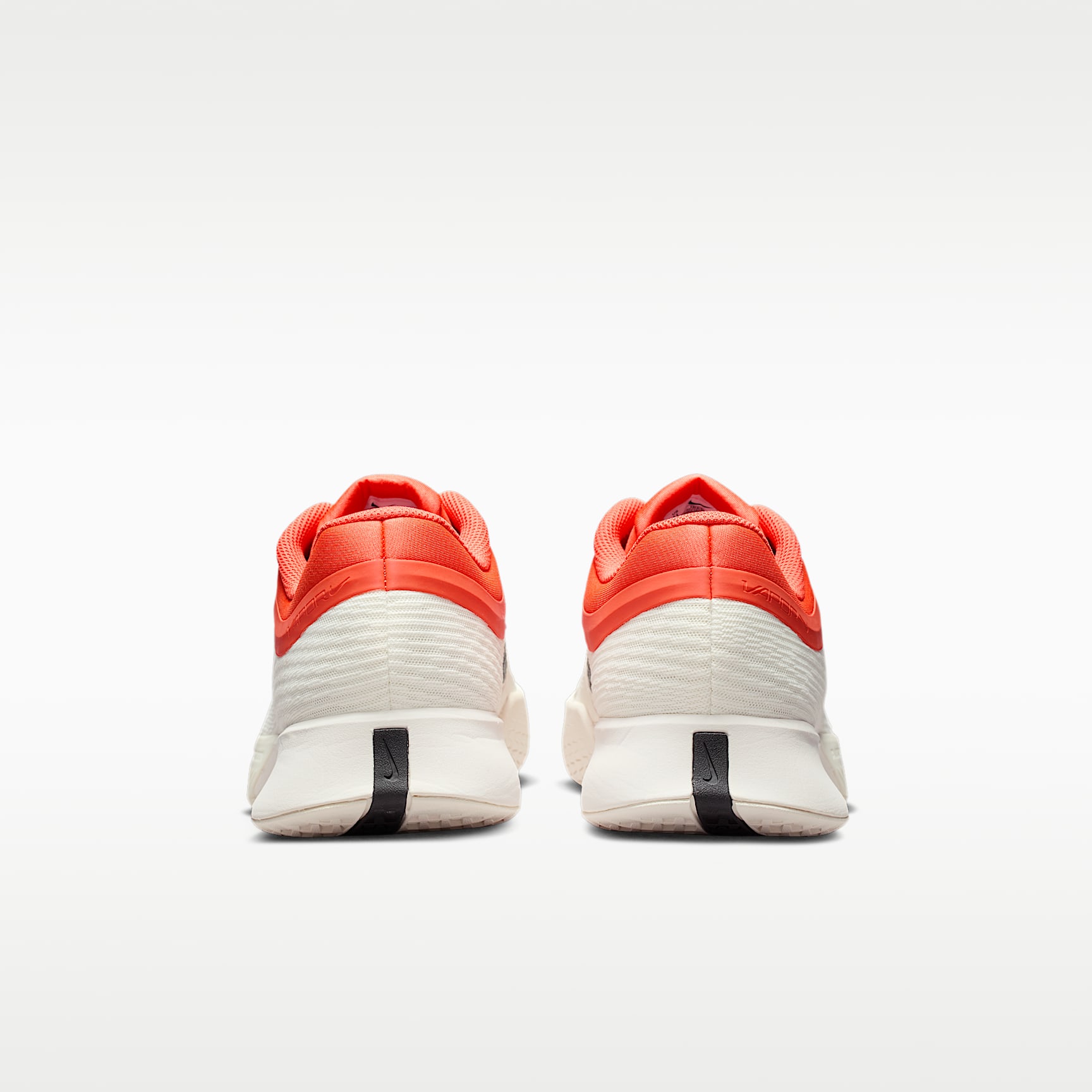Nike Vapor Pro 3 Tennisschuh für Hartplätze (Herren) – Sail/Turf Orange/Blue Ribbon Heather/Schwarz