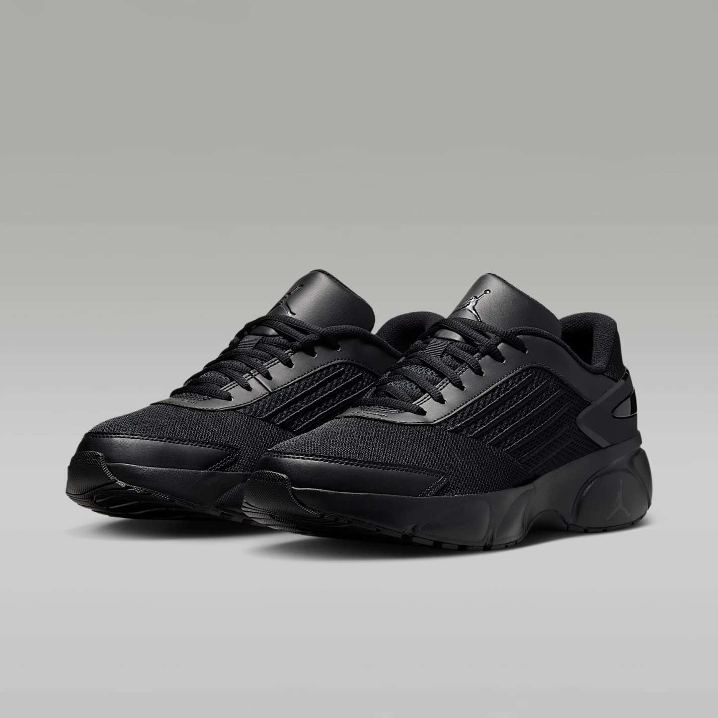 Jordan Trunner Flow Schuhe (Herren) – Schwarz/Dark Smoke Grey