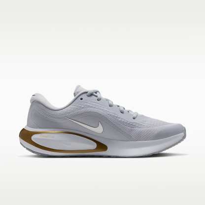 Nike Journey Run Straßenlaufschuh für Damen – Pure Platinum/Metallic Gold/Off White/Metallic Silver
