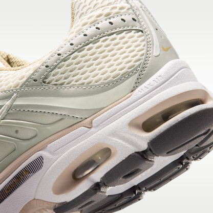 Nike Air Max Moto 2K Schuh (Herren) – Light Orewood Brown/Phantom/Sanddrift/Summit White