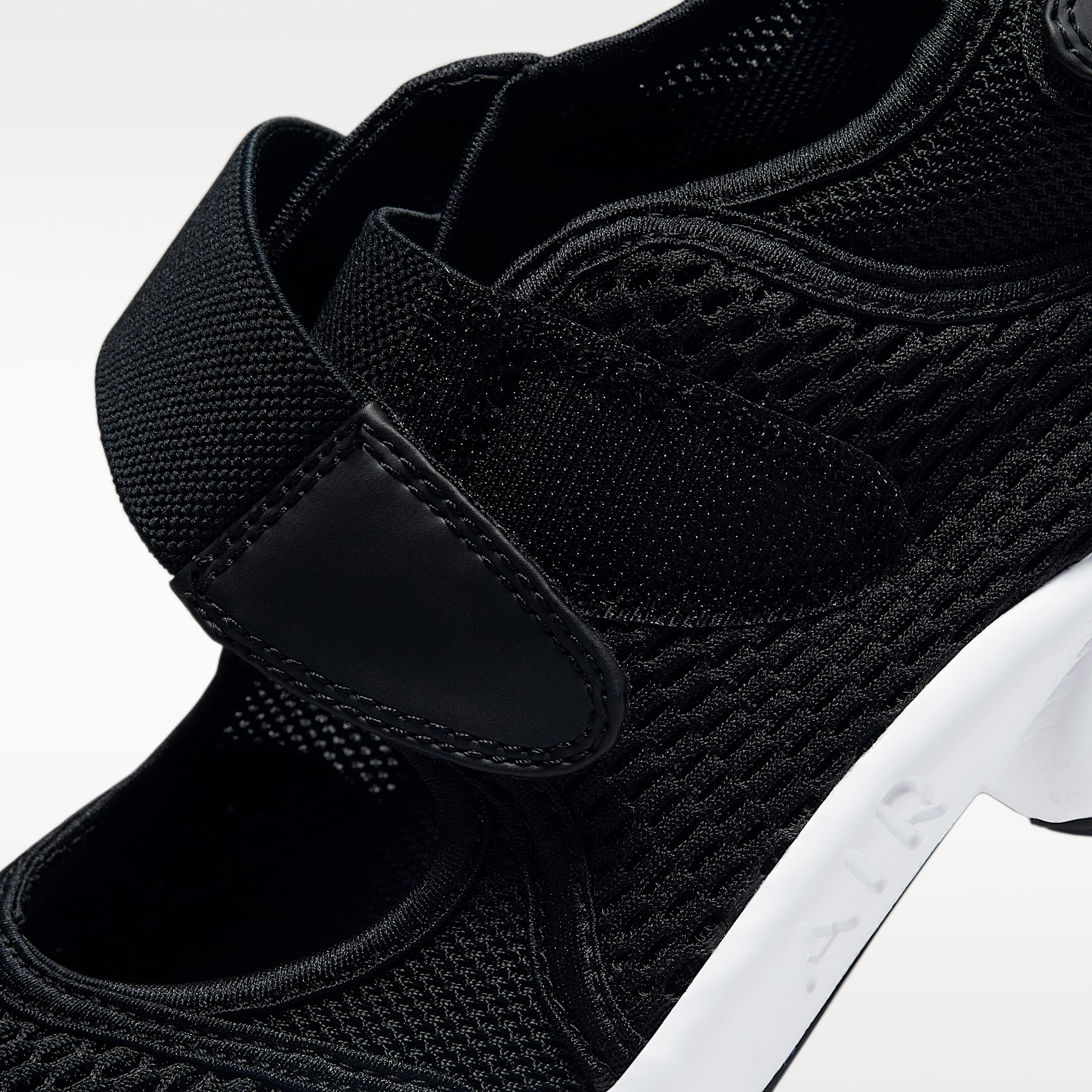 Nike Air Rift Breathe Damenschuh – Schwarz/Weiß/Cool Grey