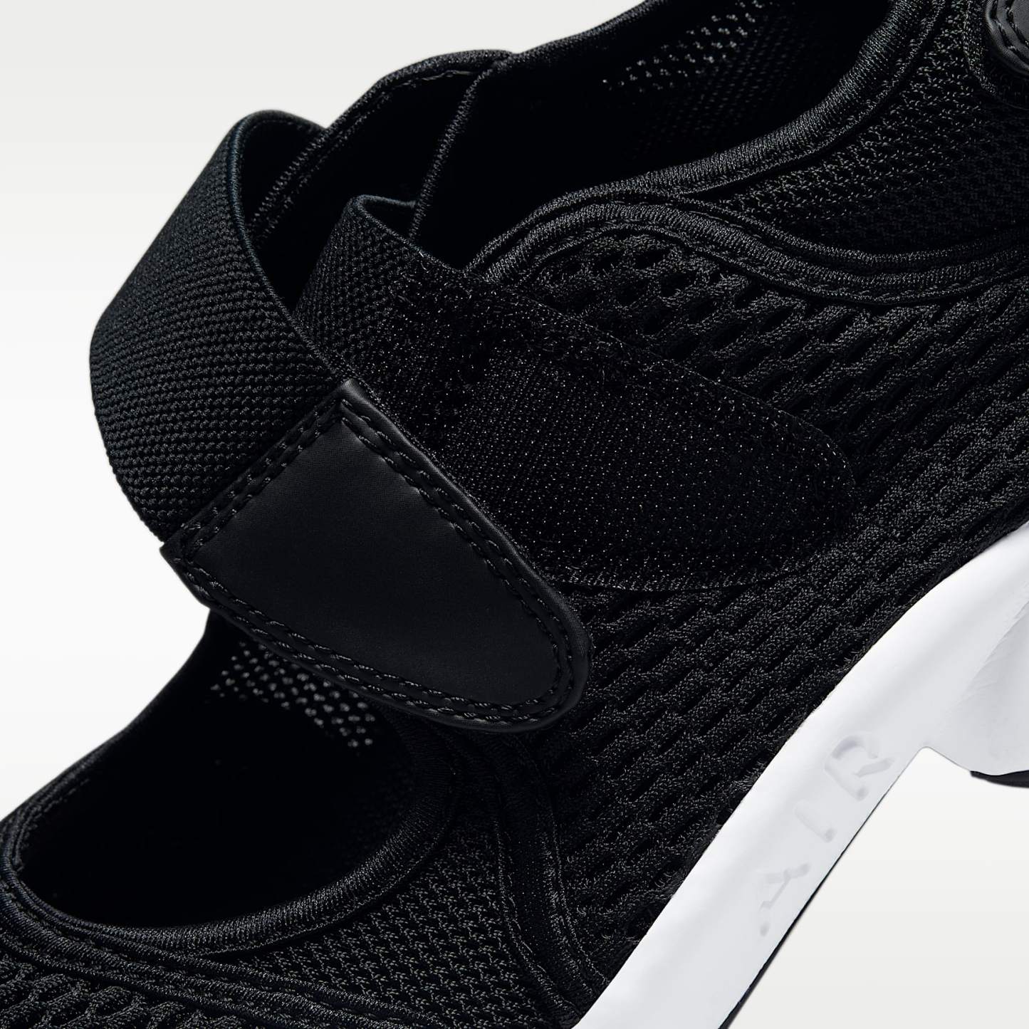 Nike Air Rift Breathe Damenschuh – Schwarz/Weiß/Cool Grey