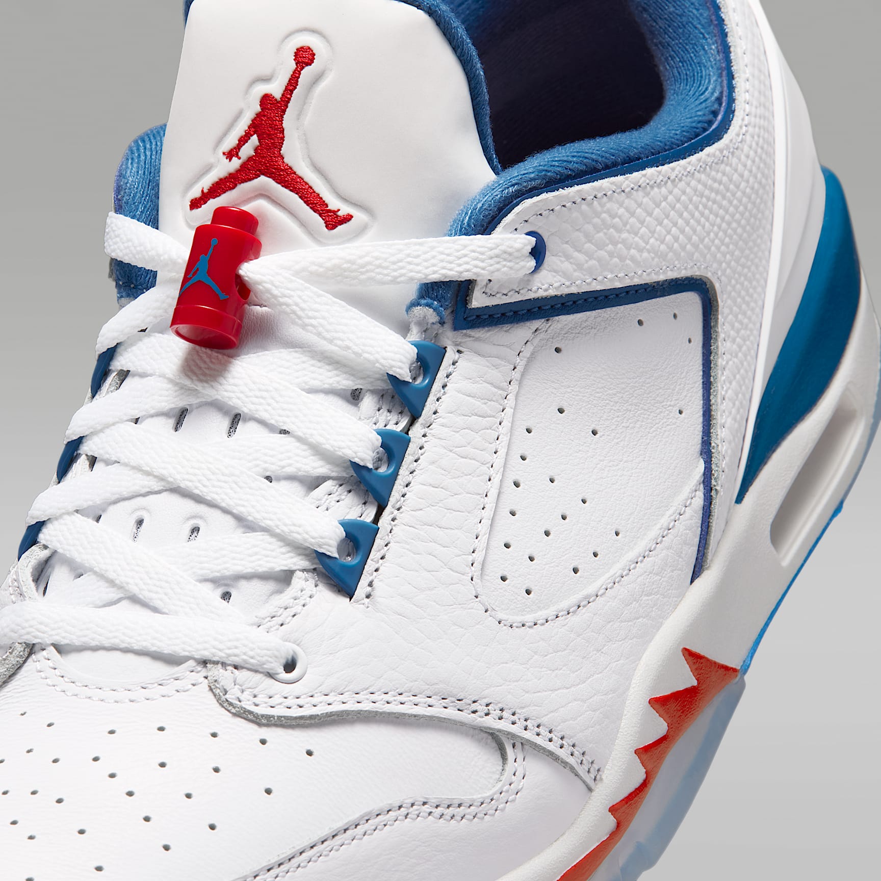 Jordan Sixty Plus Low Herrenschuh – Weiß/True Blue/Varsity Red