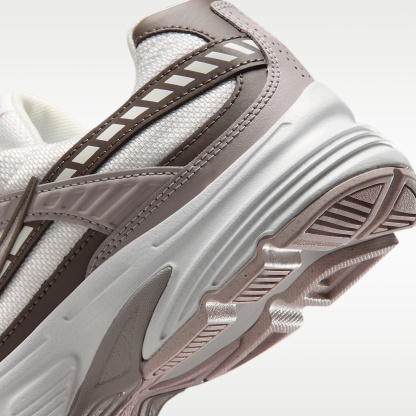 Nike Initiator Damenschuh – Summit White/Cave Stone/College Grey/Platinum Violet