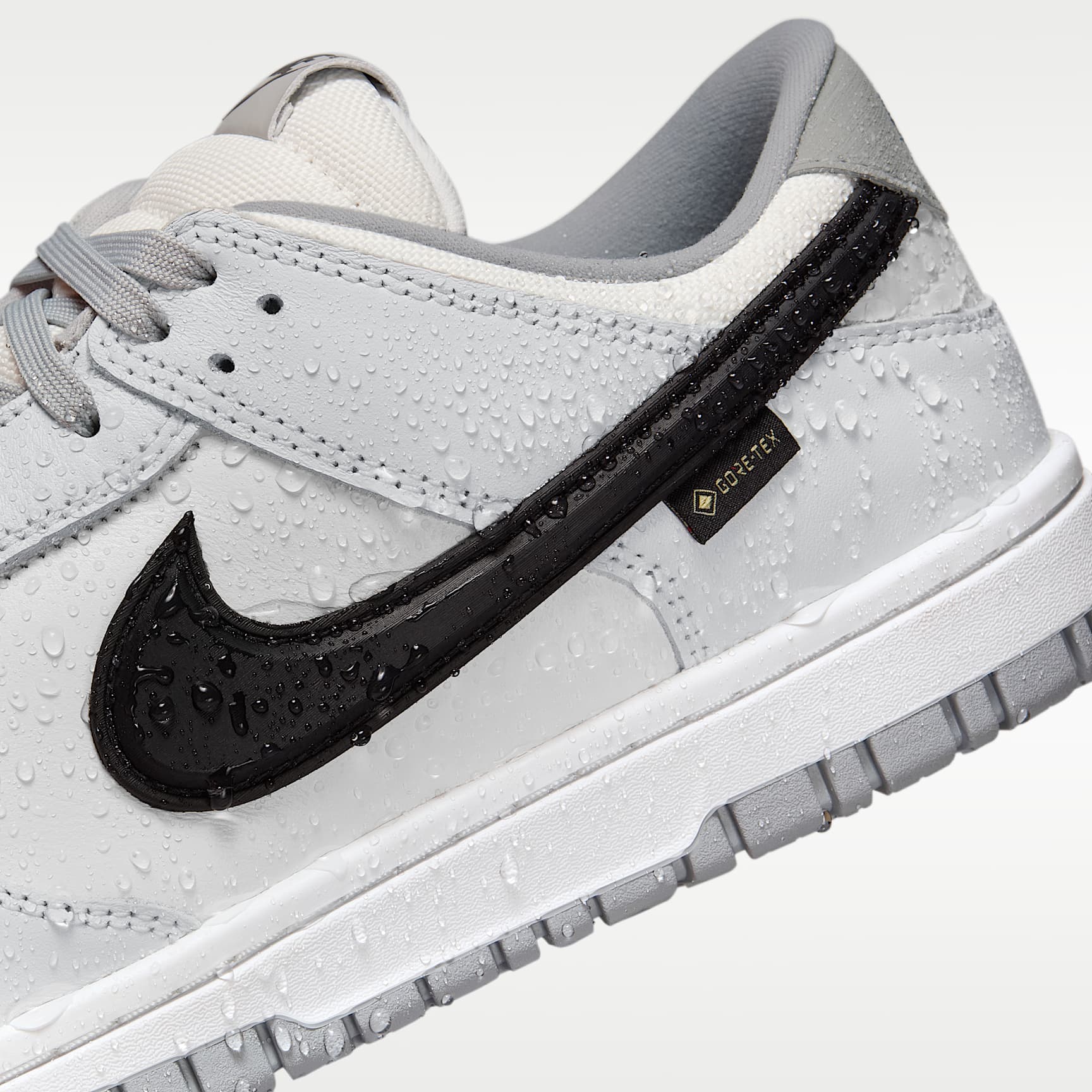 Nike Dunk Low GORE-TEX Herrenschuh – Summit White/Off White/Light Smoke Grey/Schwarz