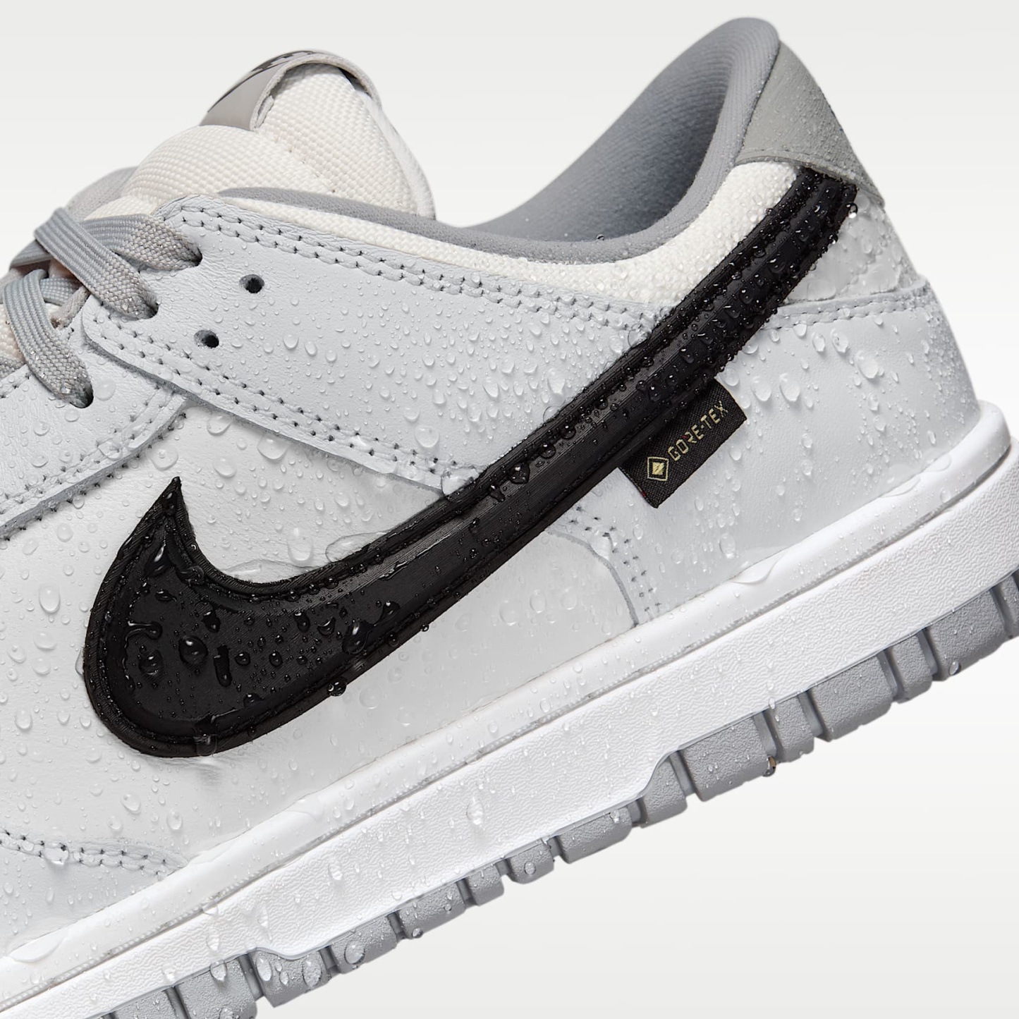 Nike Dunk Low GORE-TEX Herrenschuh – Summit White/Off White/Light Smoke Grey/Schwarz