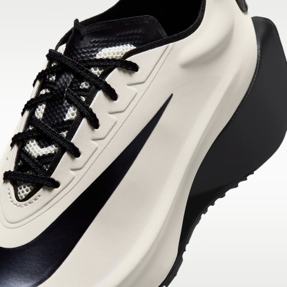 Nike First Sight Noir Schuh (Damen) – Light Bone/Metallic Dark Grey/Schwarz