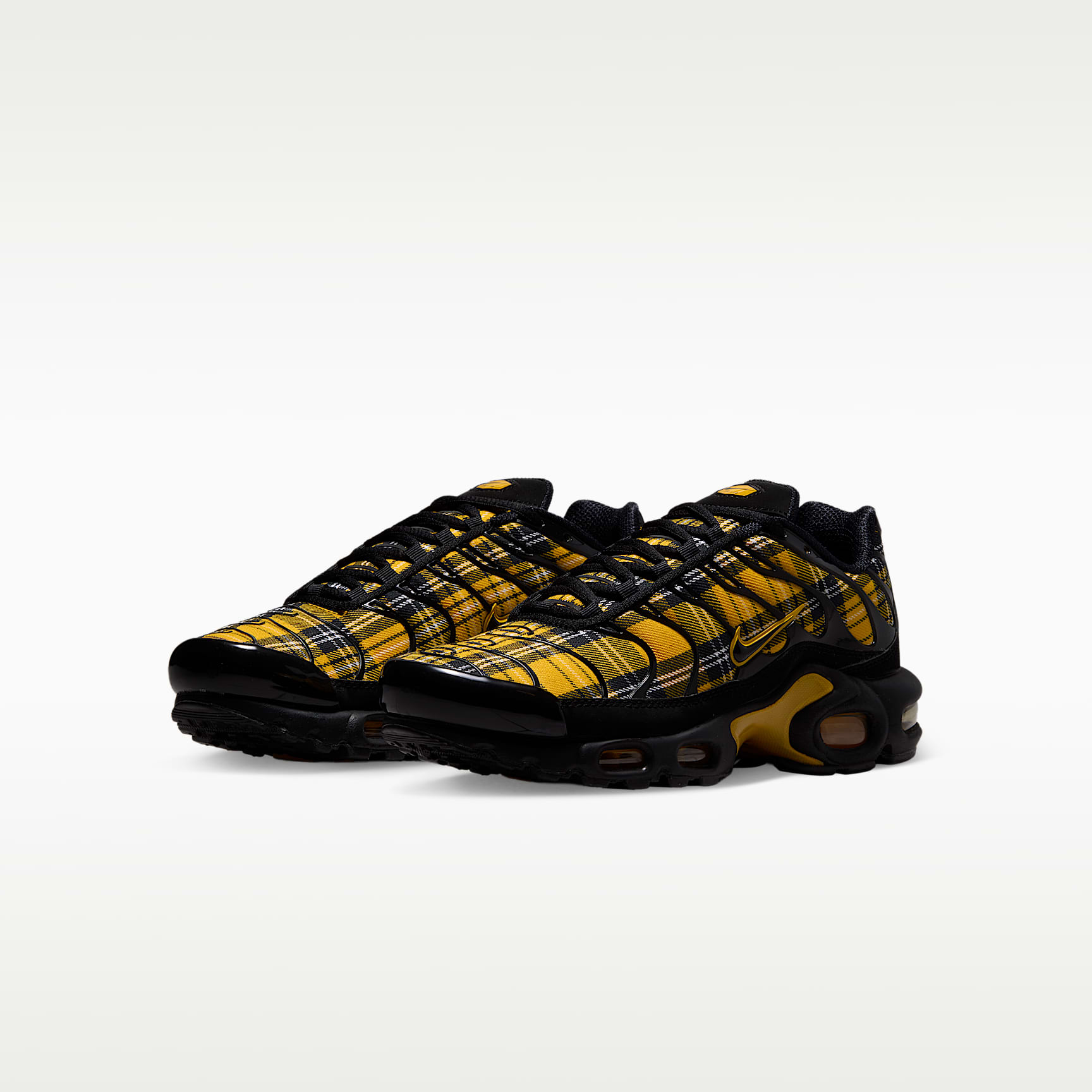 Nike Air Max Plus Schuh (Damen) – Schwarz/Weiß/Yellow Ochre