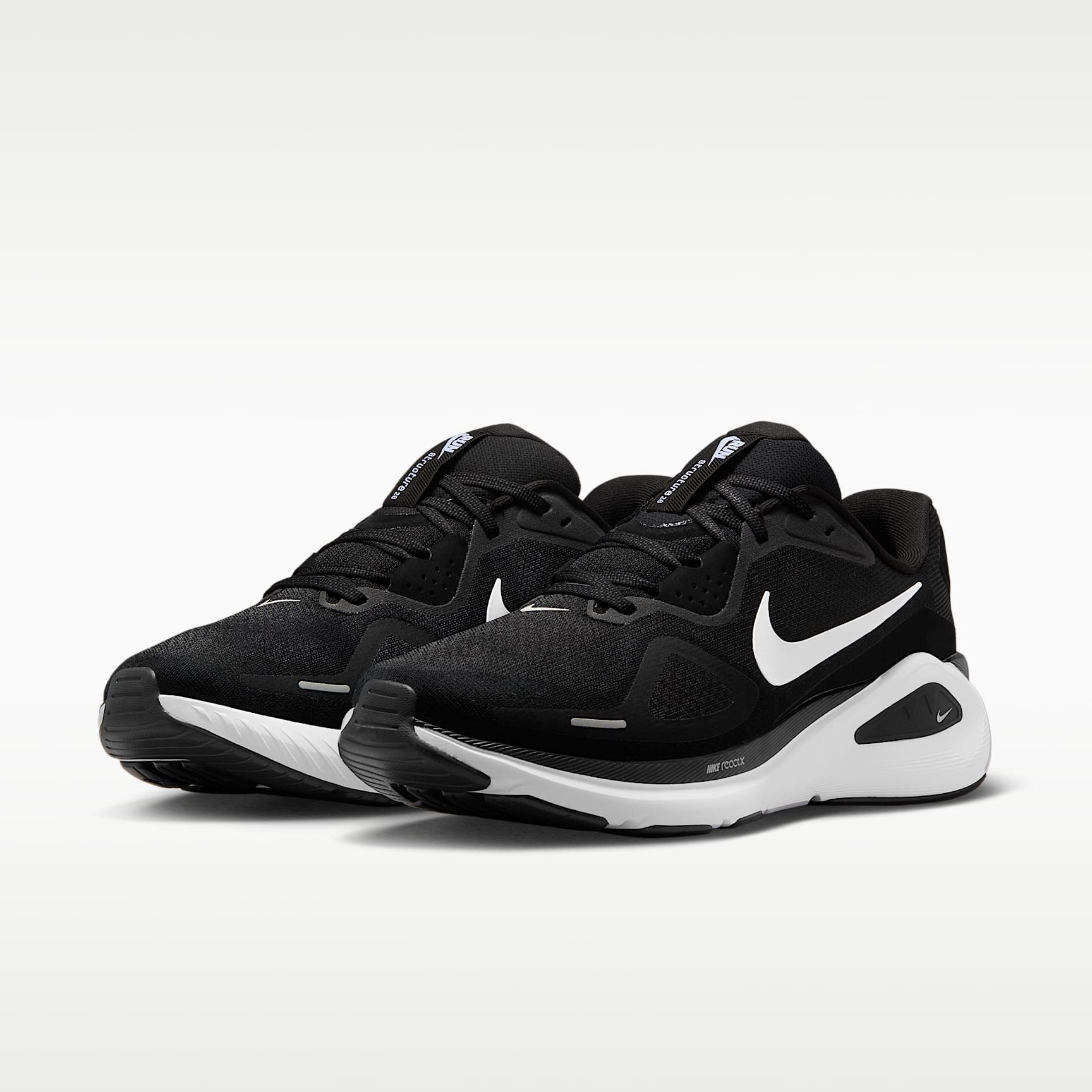 Nike Structure 26 Straßenlaufschuh (Herren) – Schwarz/Cool Grey/Metallic Silver/Weiß