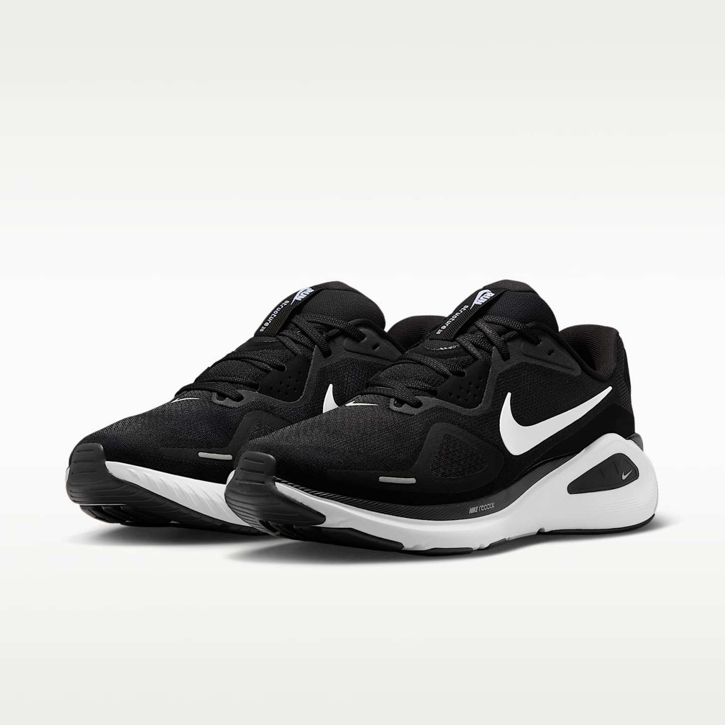 Nike Structure 26 Straßenlaufschuh (Herren) – Schwarz/Cool Grey/Metallic Silver/Weiß
