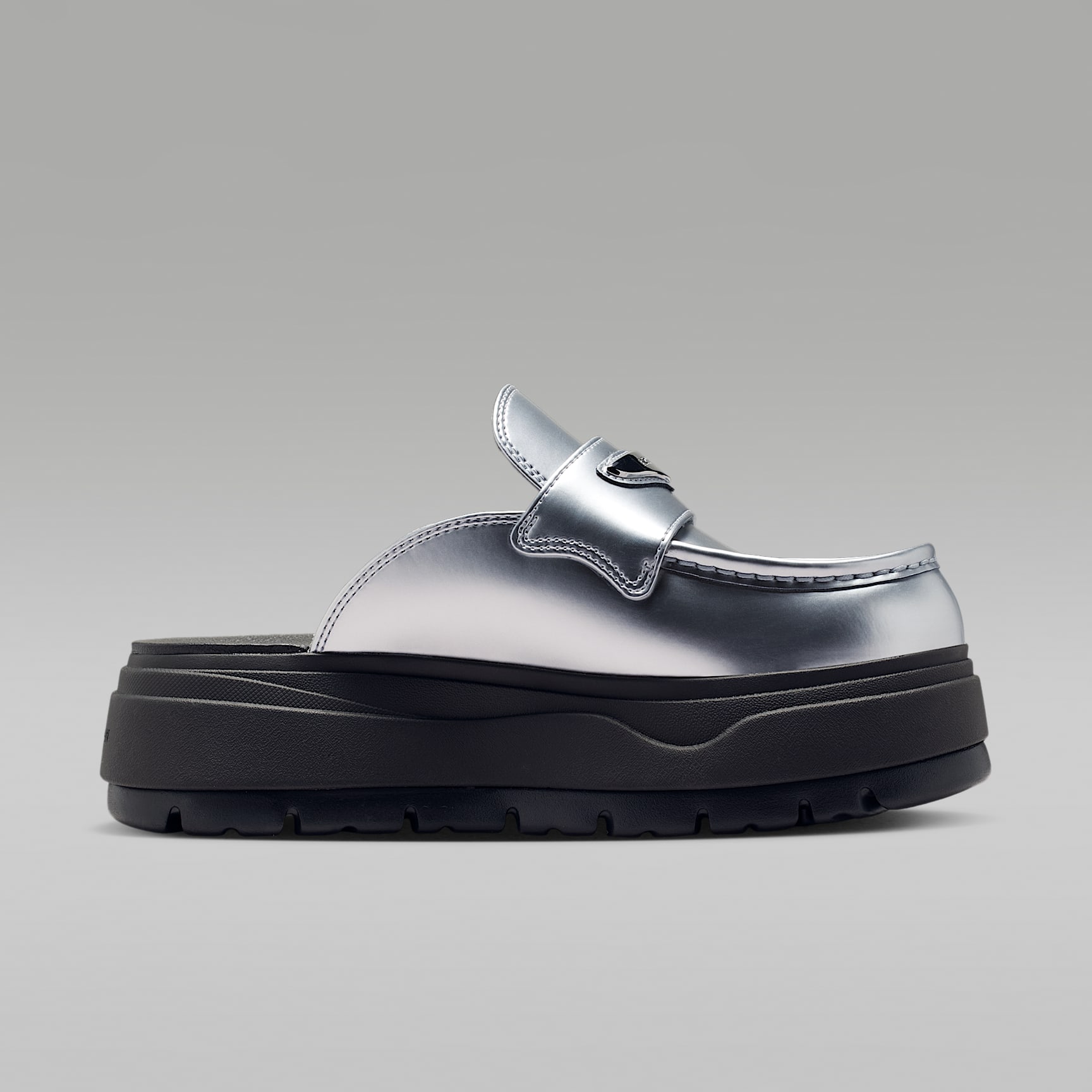 Air Jordan Mule SE Golfschuh (Damen) – Metallic Silver/Shadow Brown/Wolf Grey/Metallic Silver