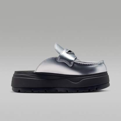 Air Jordan Mule SE Golfschuh (Damen) – Metallic Silver/Shadow Brown/Wolf Grey/Metallic Silver