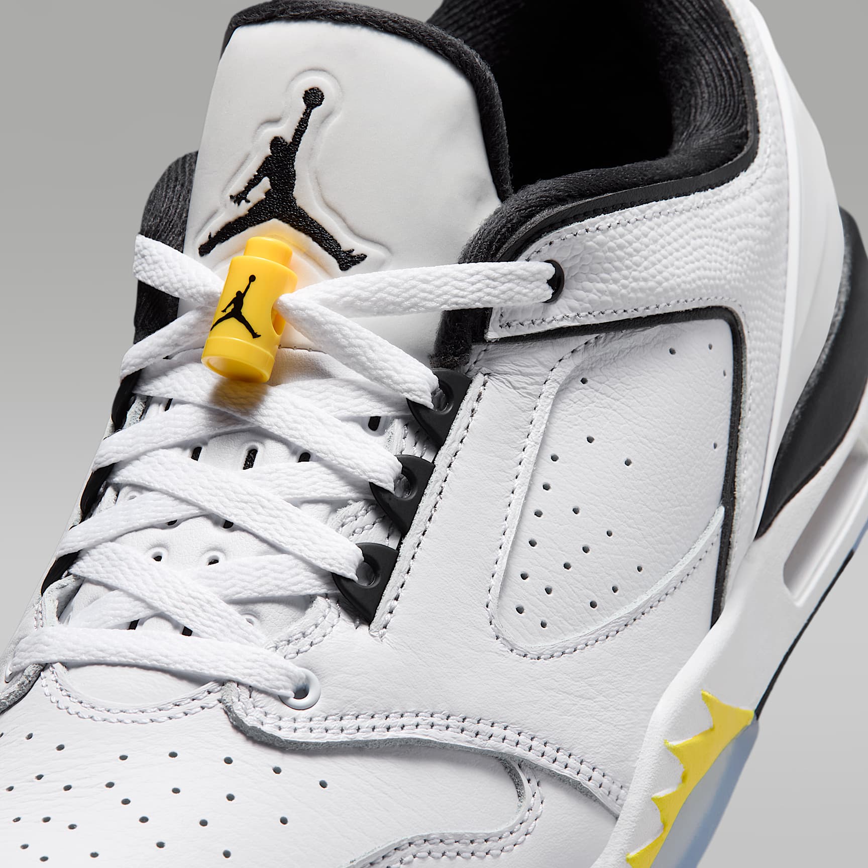 Jordan Sixty Plus Low Herrenschuh – Weiß/Tour Yellow/Schwarz