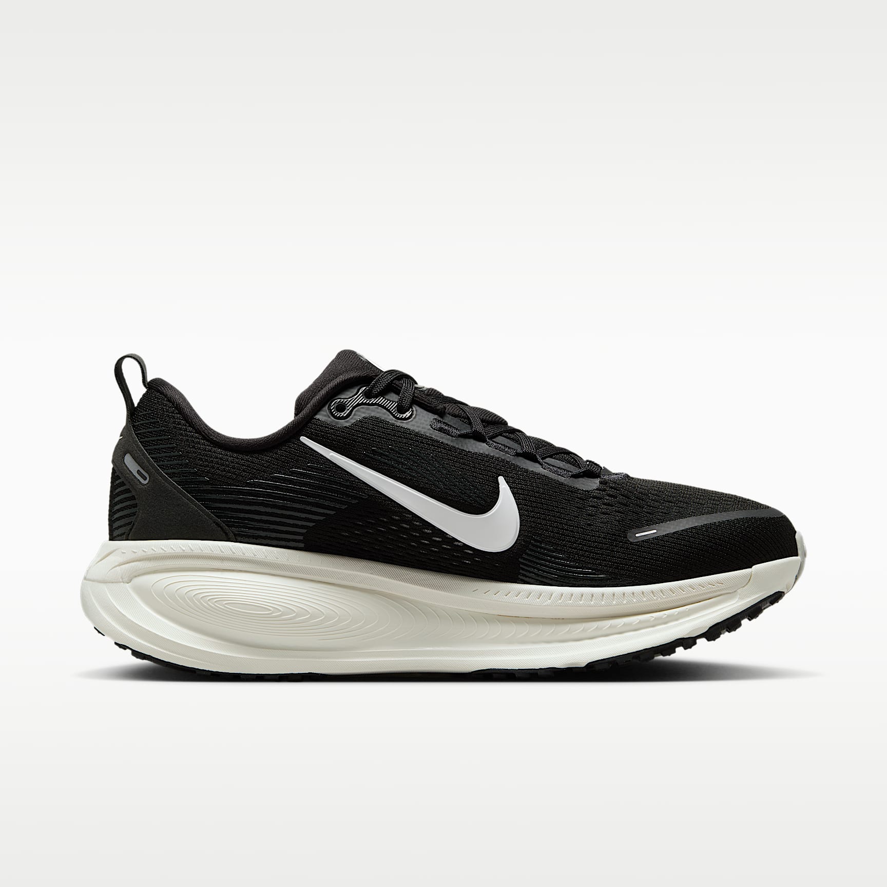 Nike Vomero 18 Straßenlaufschuh (Damen) – Schwarz/Coconut Milk/Light Iron Ore/Summit White