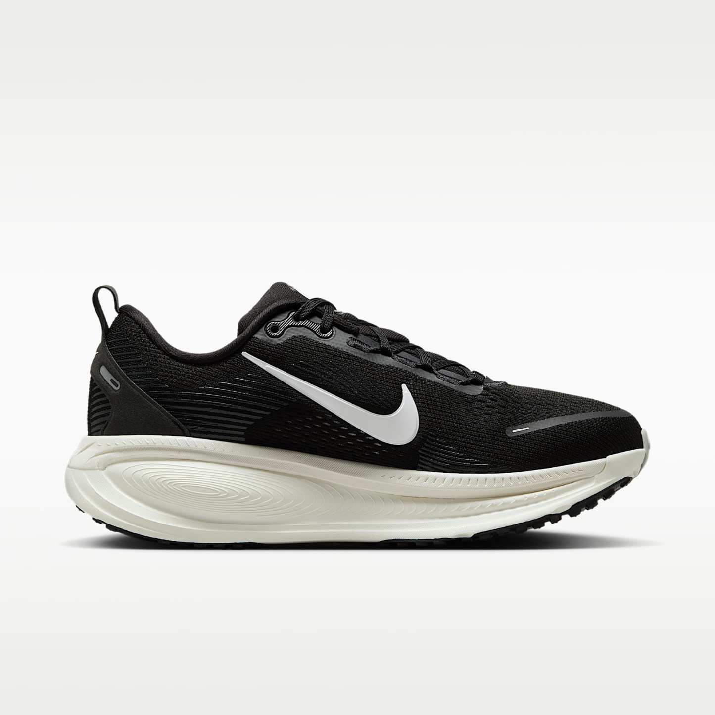 Nike Vomero 18 Straßenlaufschuh (Damen) – Schwarz/Coconut Milk/Light Iron Ore/Summit White