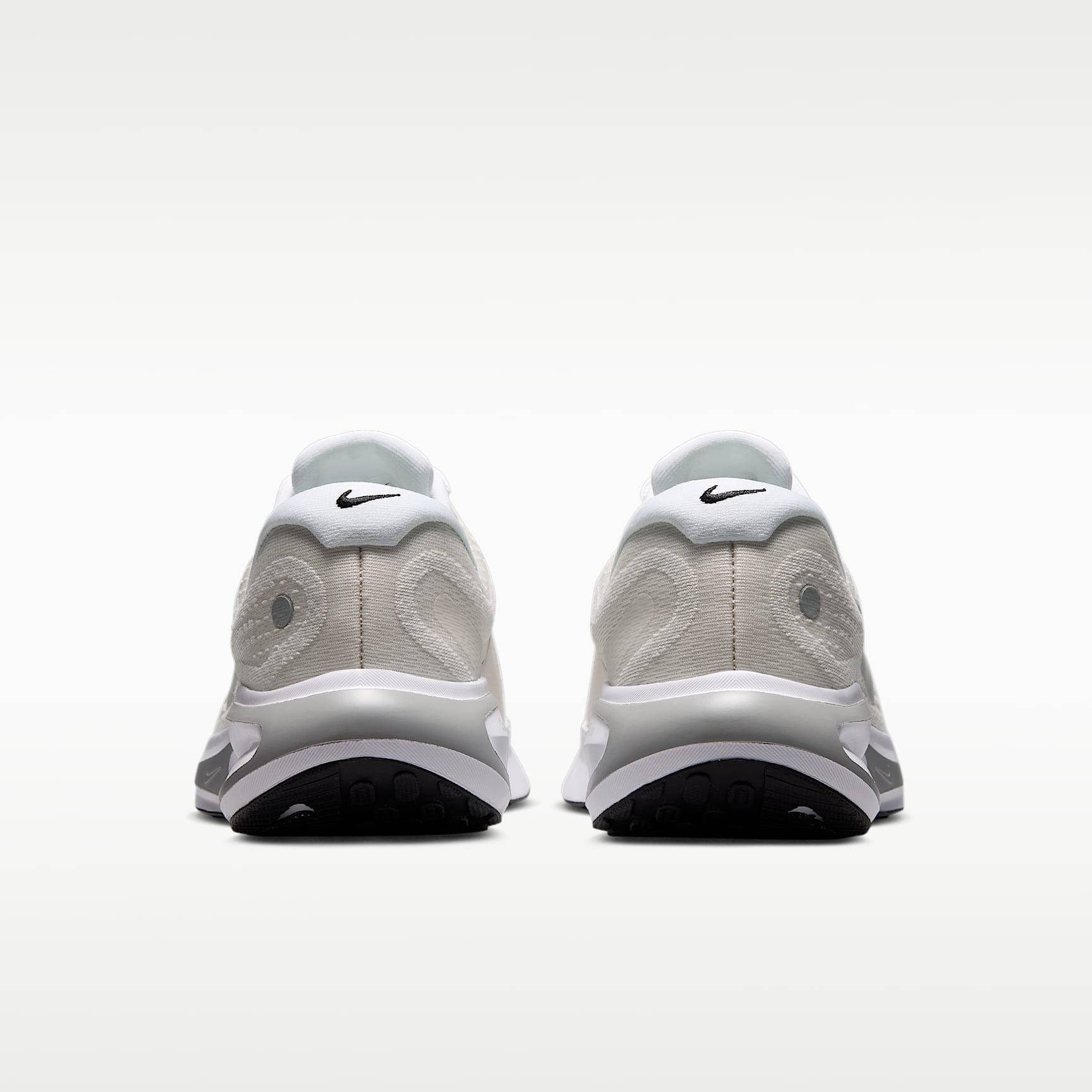 Nike Journey Run Straßenlaufschuh für Damen – Weiß/Sail/Schwarz/Metallic Silver