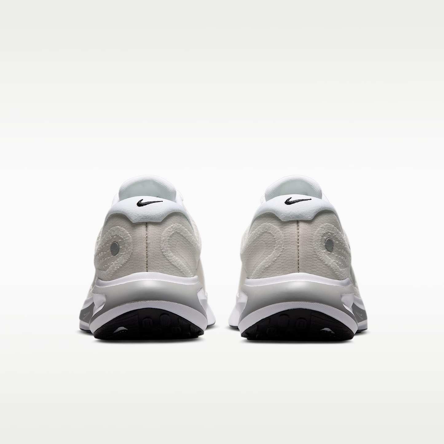 Nike Journey Run Straßenlaufschuh für Damen – Weiß/Sail/Schwarz/Metallic Silver