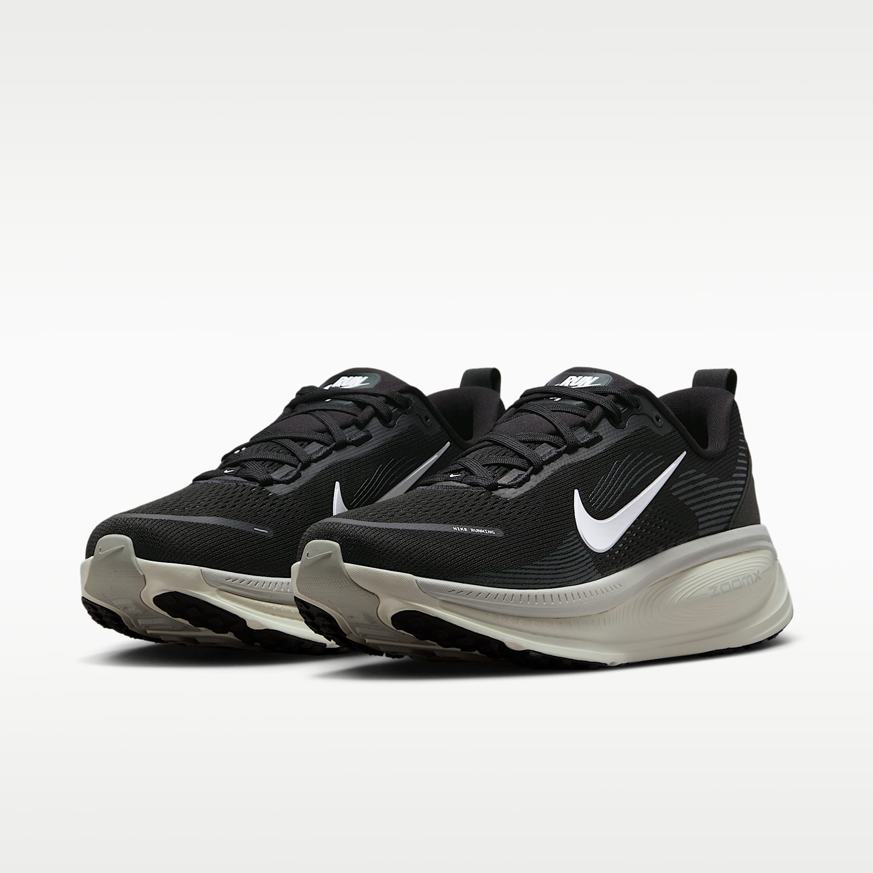 Nike Vomero 18 Straßenlaufschuh (Herren) – Schwarz/Coconut Milk/Light Iron Ore/Summit White