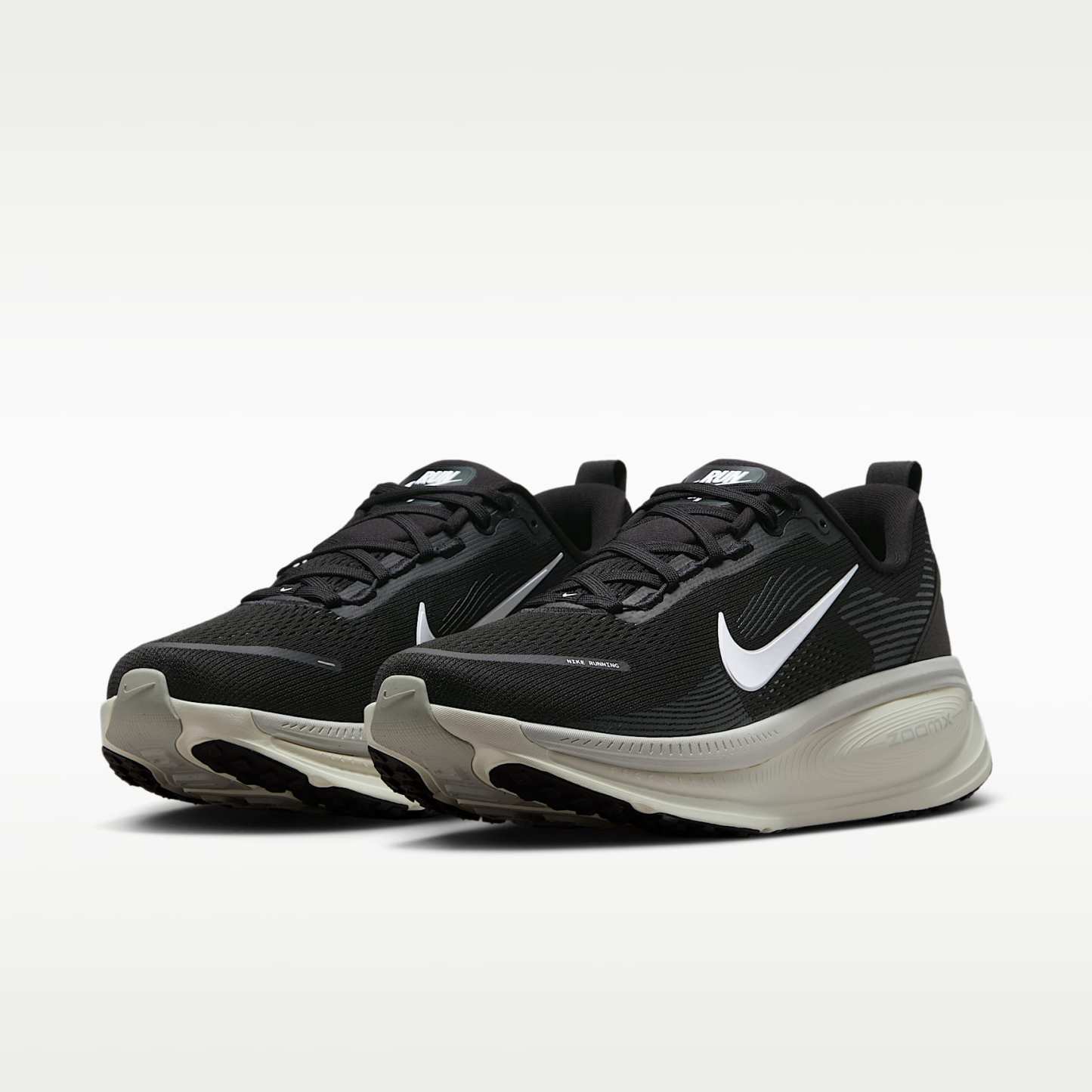 Nike Vomero 18 Straßenlaufschuh (Herren) – Schwarz/Coconut Milk/Light Iron Ore/Summit White
