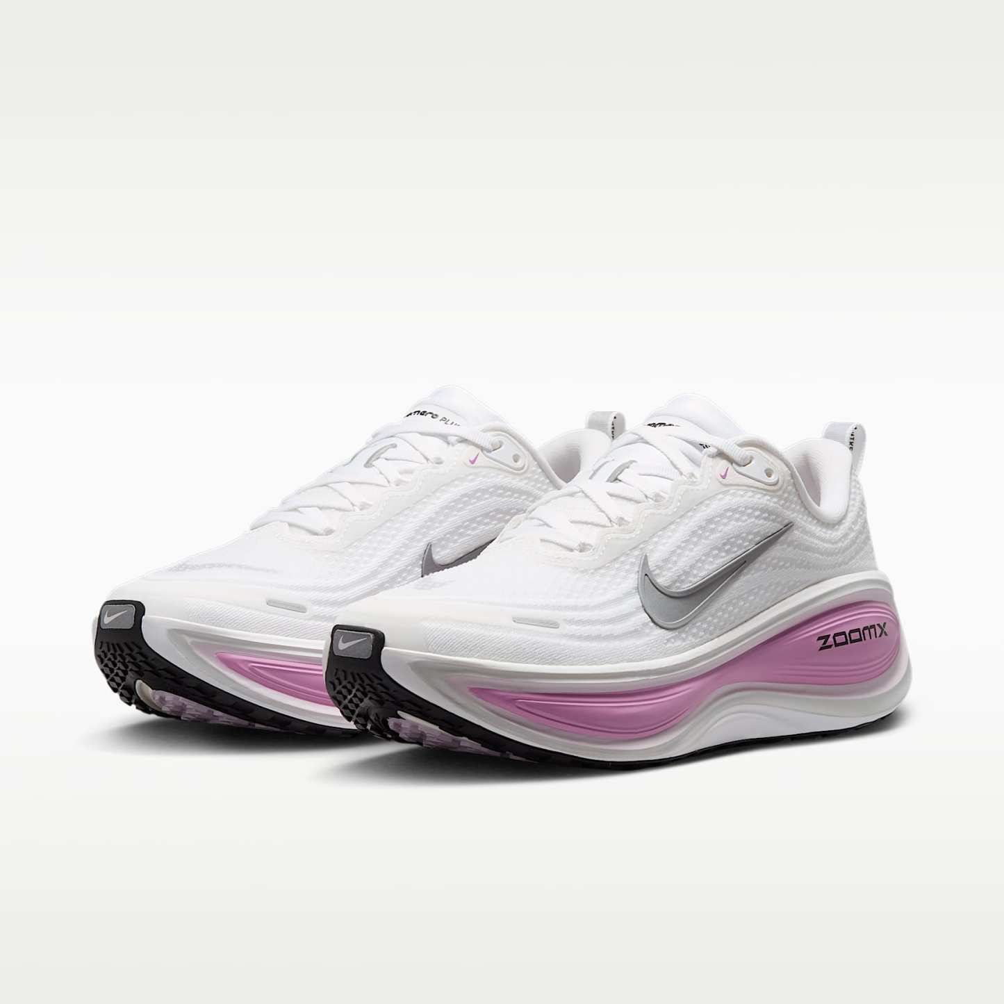 Nike Vomero Plus Straßenlaufschuh (Damen) – Weiß/Bleached Lilac/Summit White/Metallic Silver