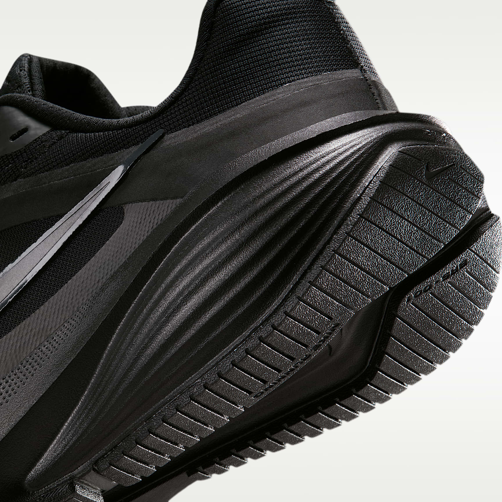 Nike Downshifter 14 Straßenlaufschuh (Damen) – Schwarz/Anthracite/Schwarz