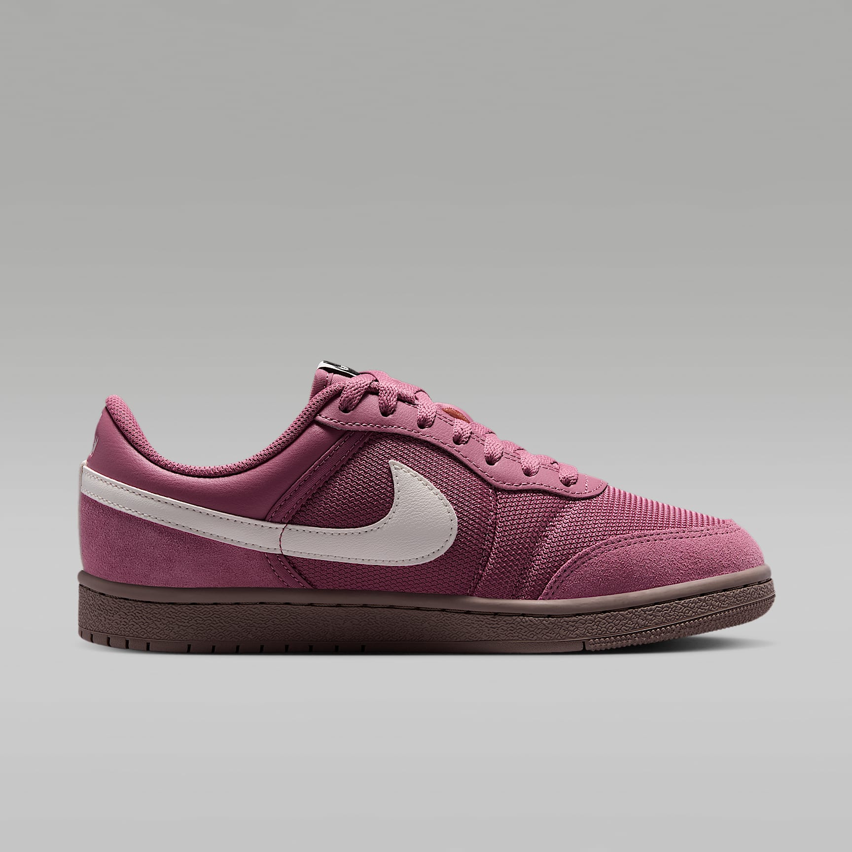 Air Jordan Skyline Low Damenschuh – Desert Berry/Schwarz/Gum Medium Brown/Sail