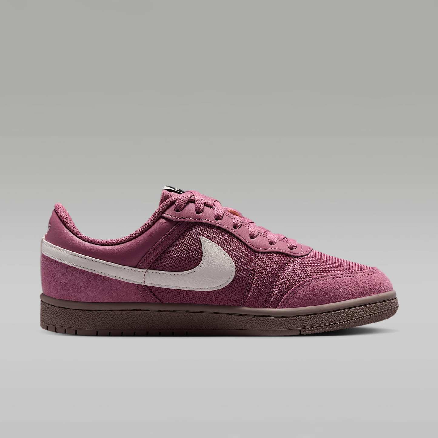 Air Jordan Skyline Low Damenschuh – Desert Berry/Schwarz/Gum Medium Brown/Sail
