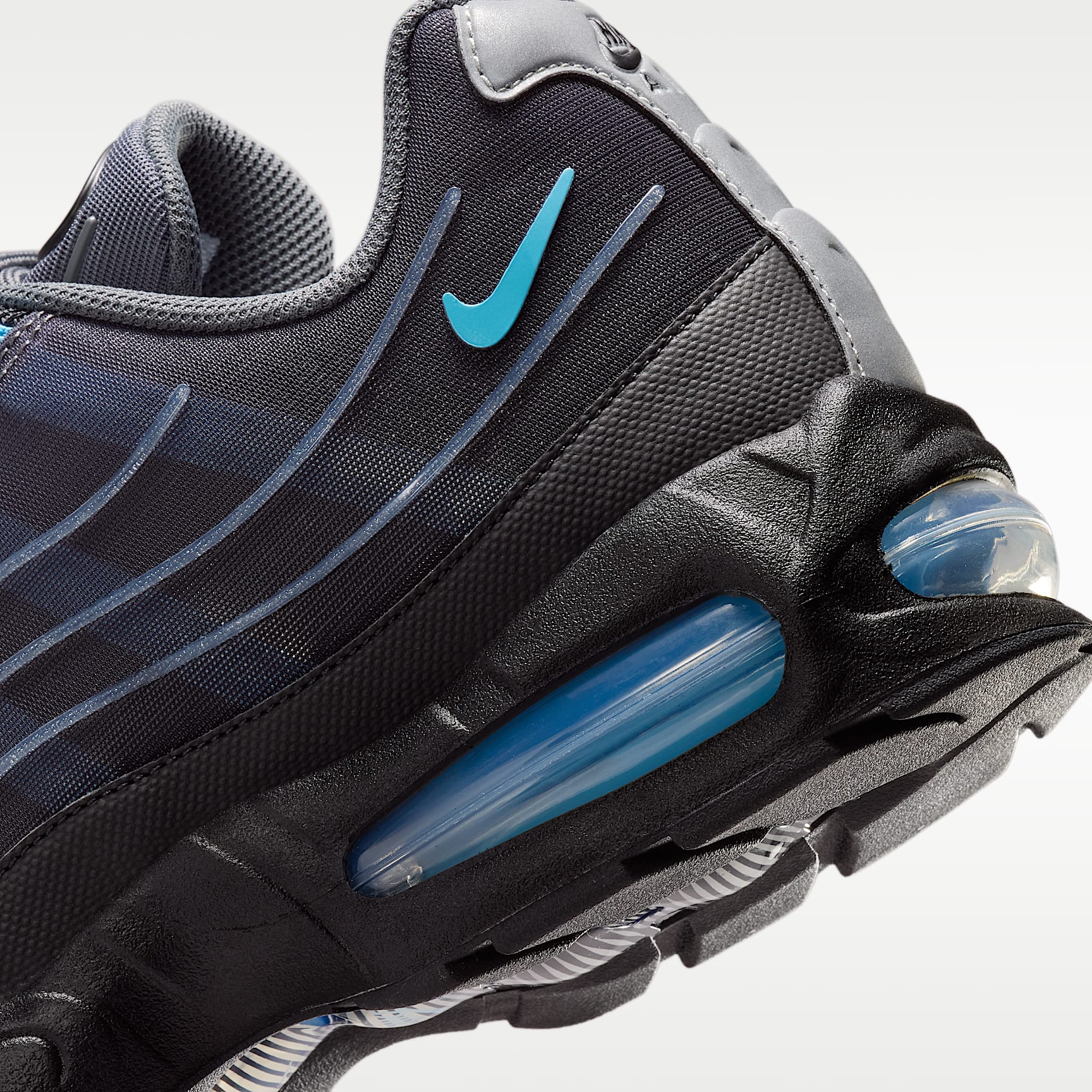Nike Air Max 95 Big Bubble Tech Schuh (Herren) – Schwarz/Iron Grey/Metallic Silver/University Blue