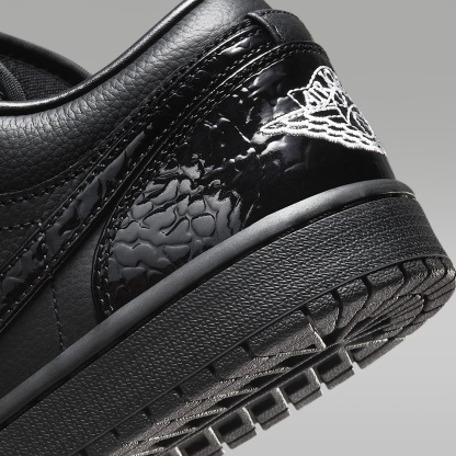 Air Jordan 1 Low SE Damenschuh – Schwarz/Weiß/Metallic Silver/Schwarz