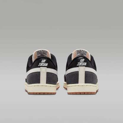 Air Jordan Skyline Low Damenschuh – Schwarz/Sail/Gum Medium Brown/Summit White