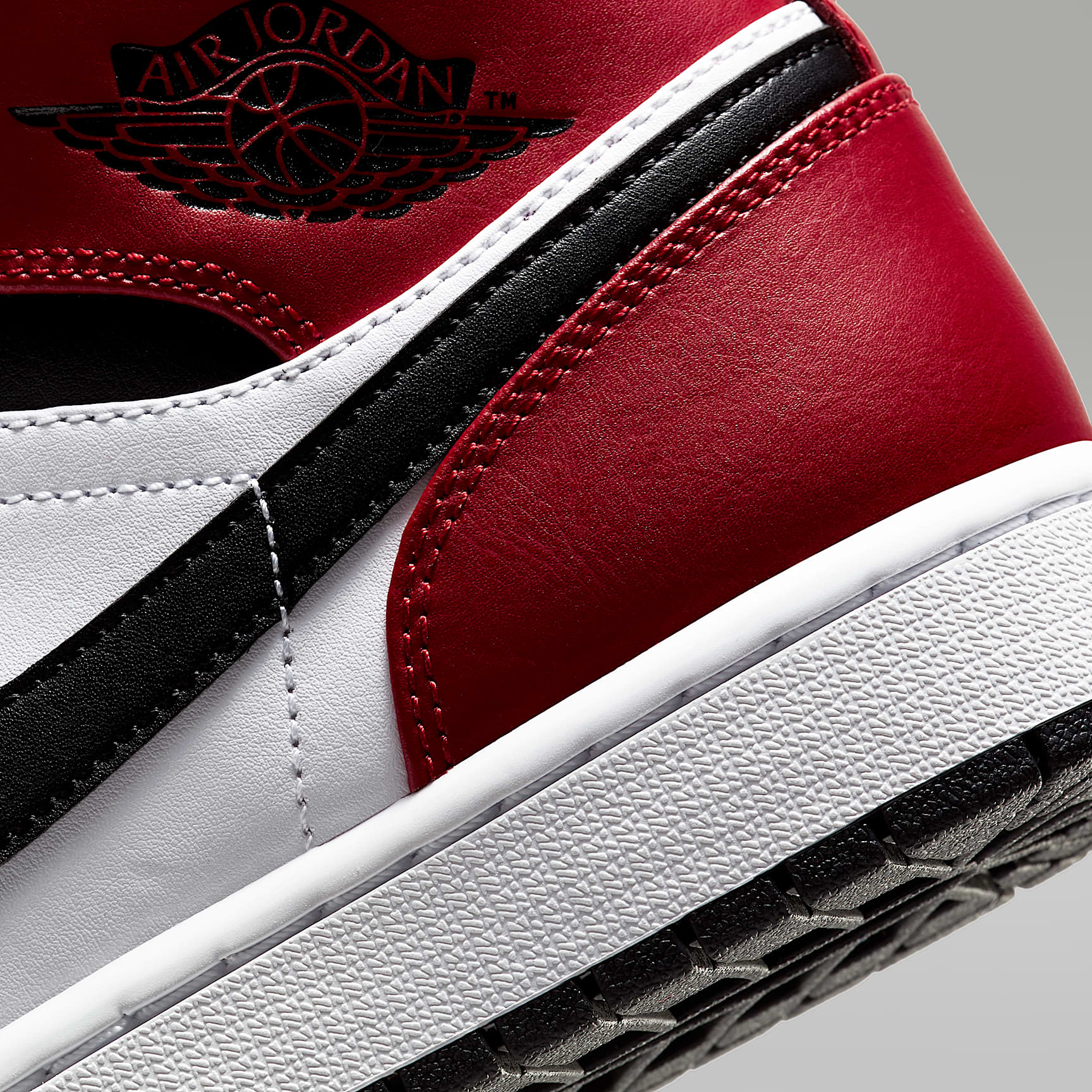 Air Jordan 1 Mid Schuh (Herren) – Schwarz/Gym Red/Schwarz