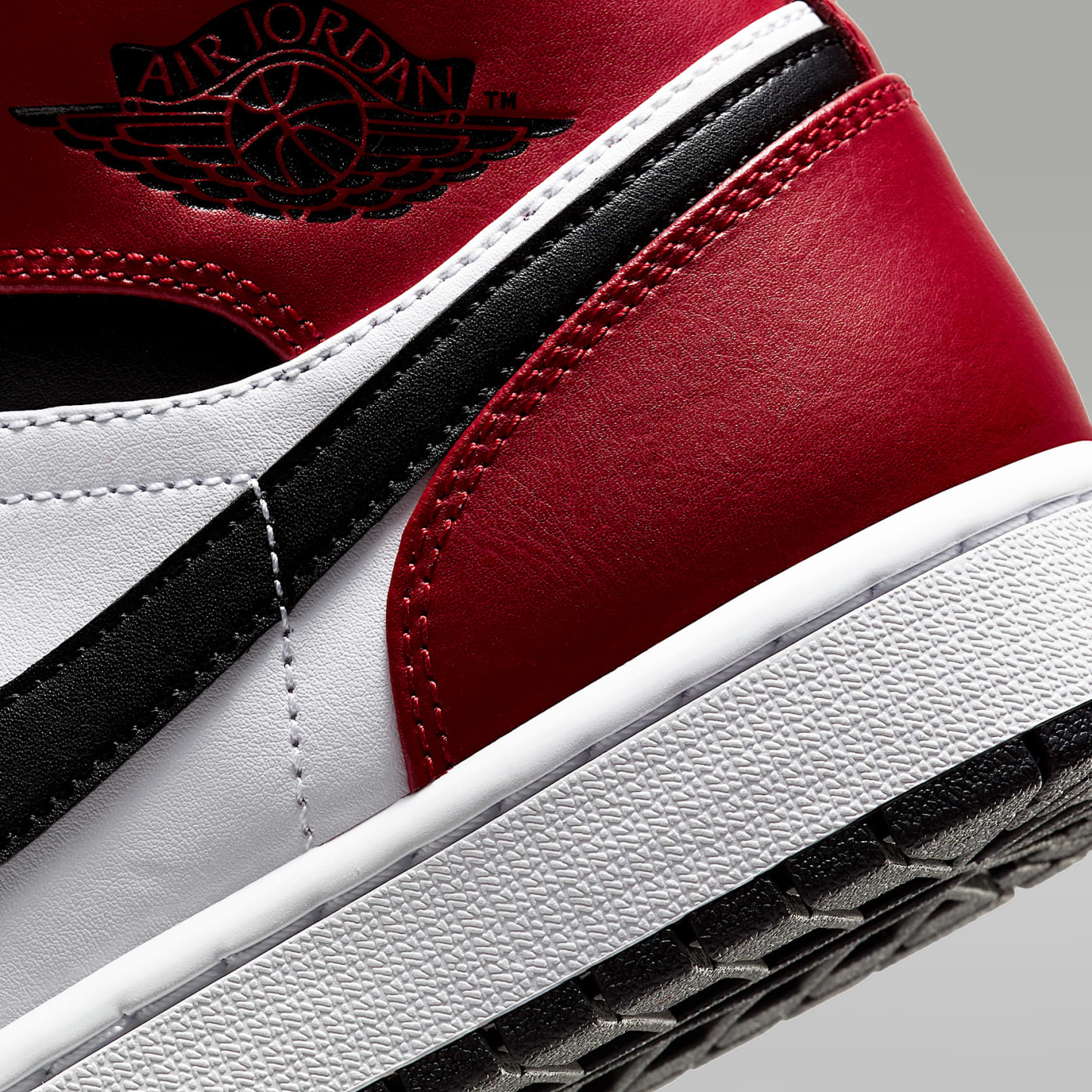 Air Jordan 1 Mid Schuh (Herren) – Schwarz/Gym Red/Schwarz