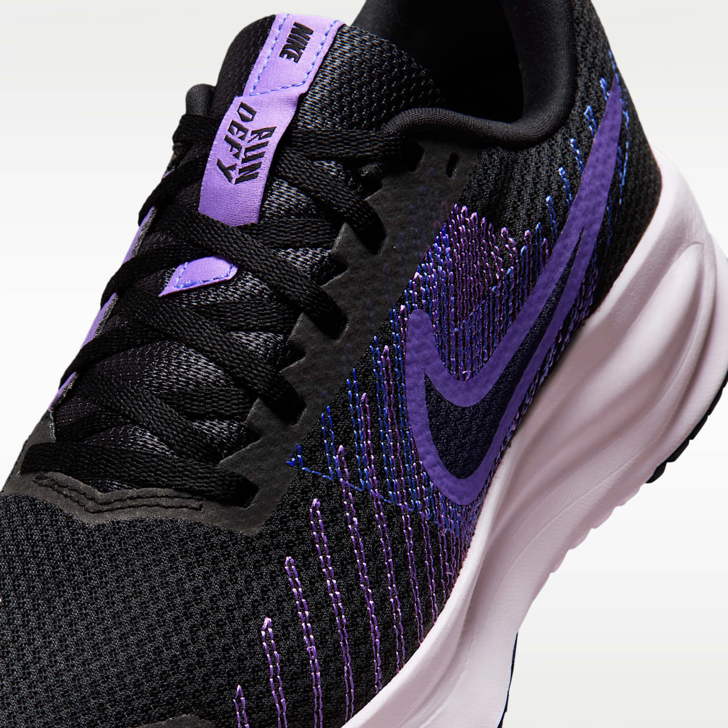 Nike Run Defy Straßenlaufschuh (Damen) – Schwarz/Bright Violet/Sapphire/Schwarz