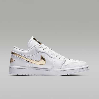 Air Jordan 1 Low SE Damenschuh – Weiß/Weiß/Metallic Gold