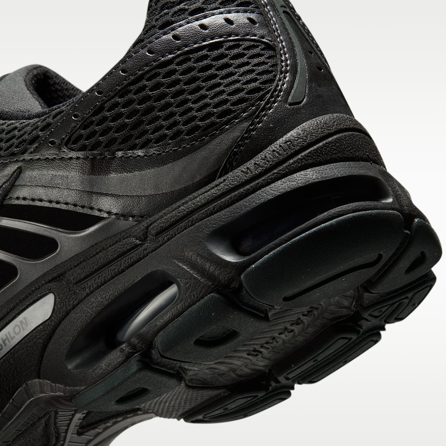 Nike Air Max Moto 2K Schuh (Herren) – Schwarz/Metallic Dark Grey/Dark Smoke Grey