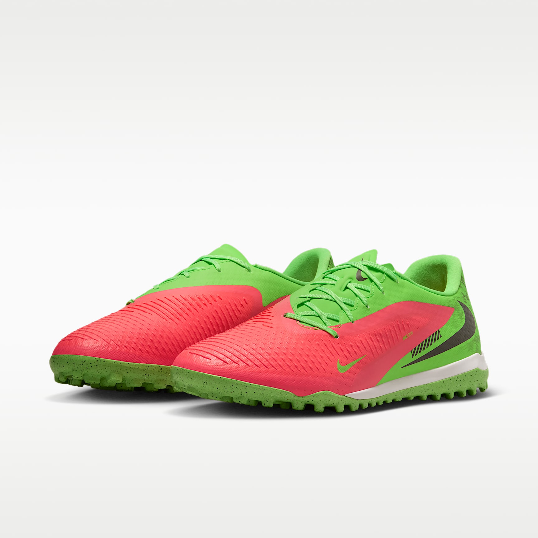 Nike Phantom 6 Low Academy "Erling Haaland" Fußballschuh für Turf – Hot Punch/Green Strike/Schwarz