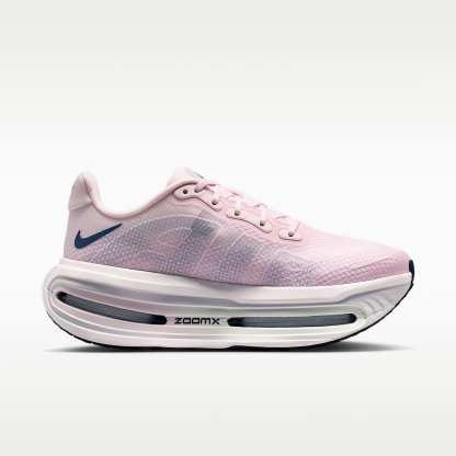Nike Vomero Premium Straßenlaufschuh (Damen) – Pearl Pink/Weiß/Barely Green/Midnight Navy