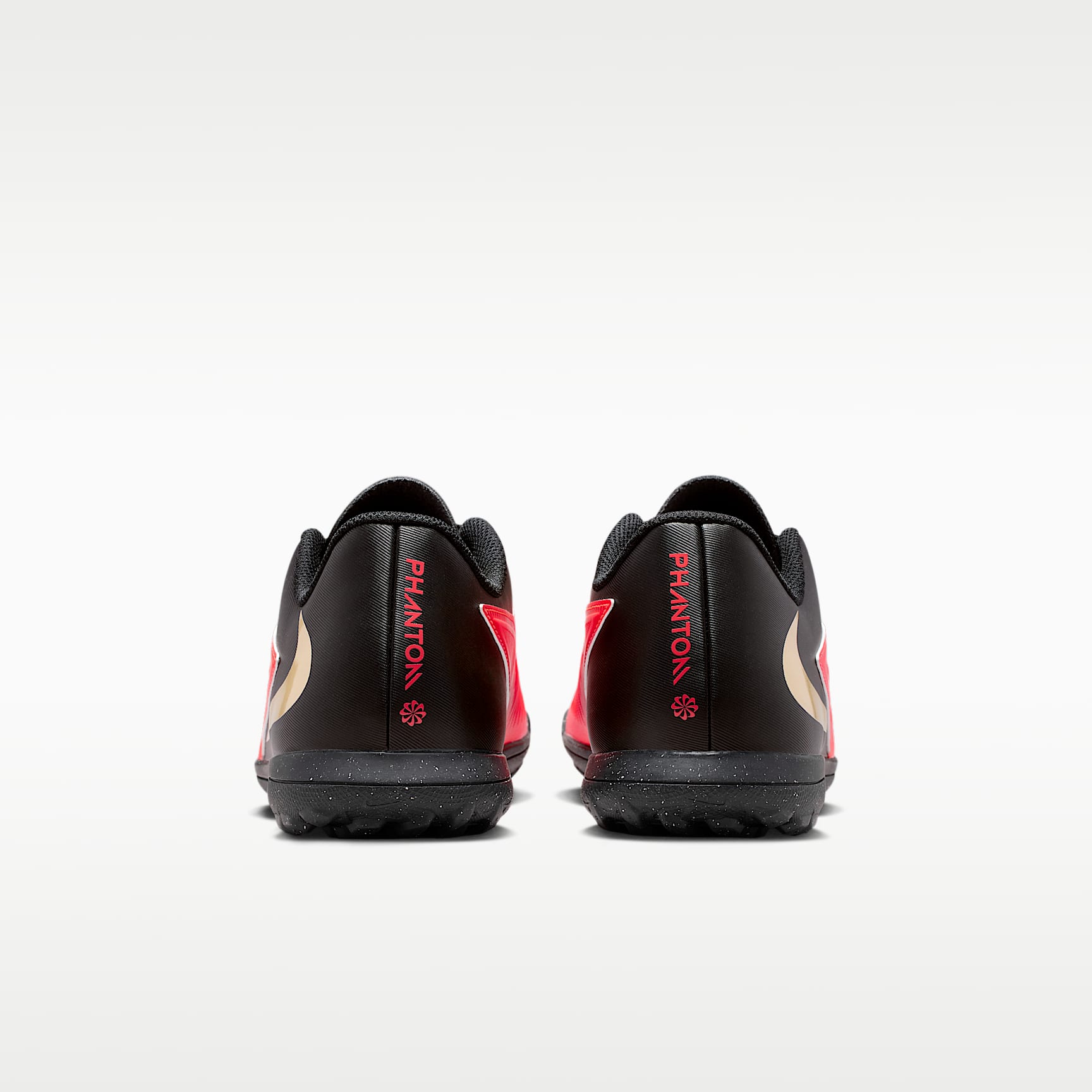 Nike Phantom 6 Low Club Fußballschuh für Turf – Bright Crimson/Schwarz/Blur