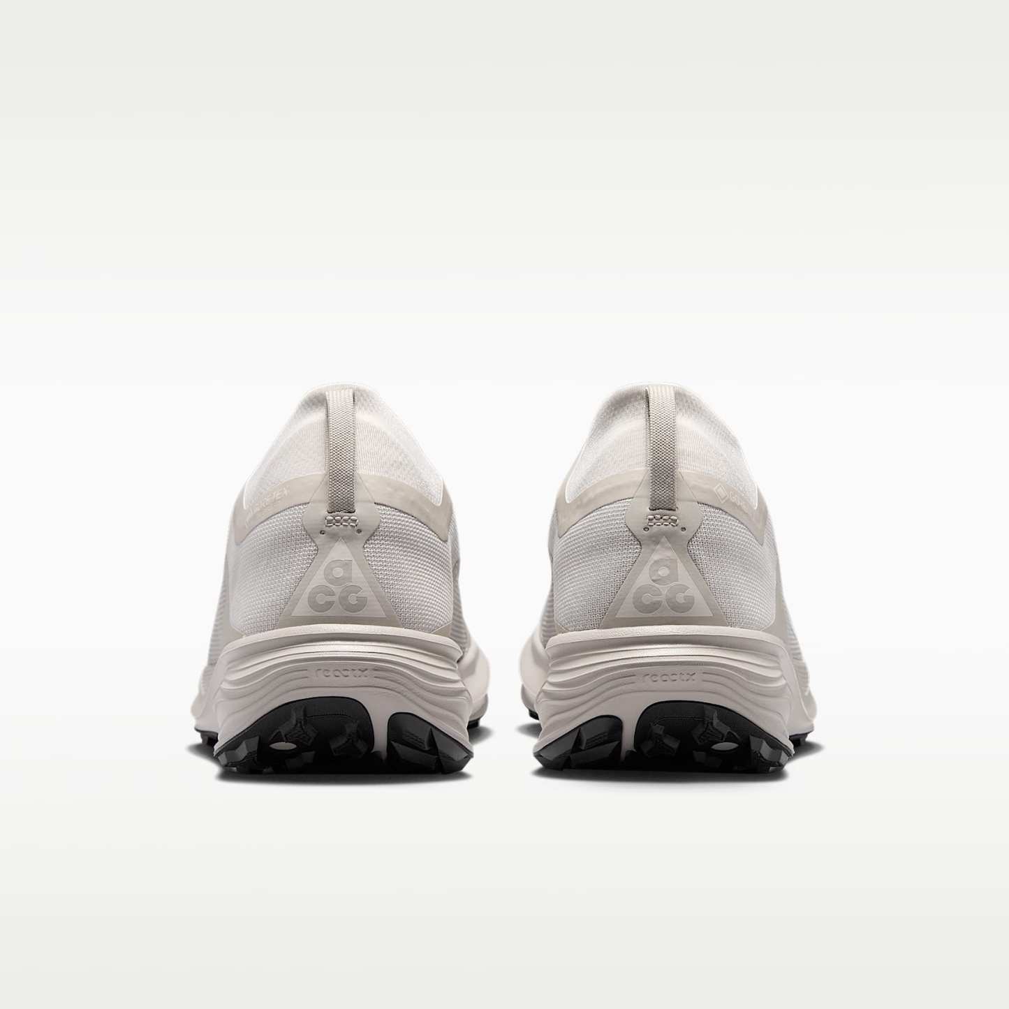 ACG Pegasus Trail GORE-TEX wasserfester Traillaufschuh (Damen) – Cream II/Light Orewood Brown