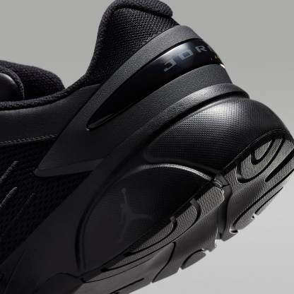 Jordan Trunner Flow Schuhe (Herren) – Schwarz/Dark Smoke Grey