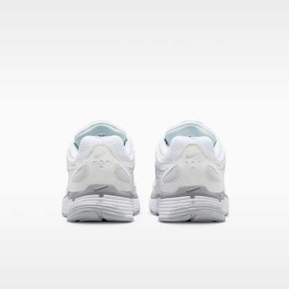 Nike P-6000 Schuh (Damen) – Metallic Summit White/Pure Platinum/Wolf Grey/Weiß
