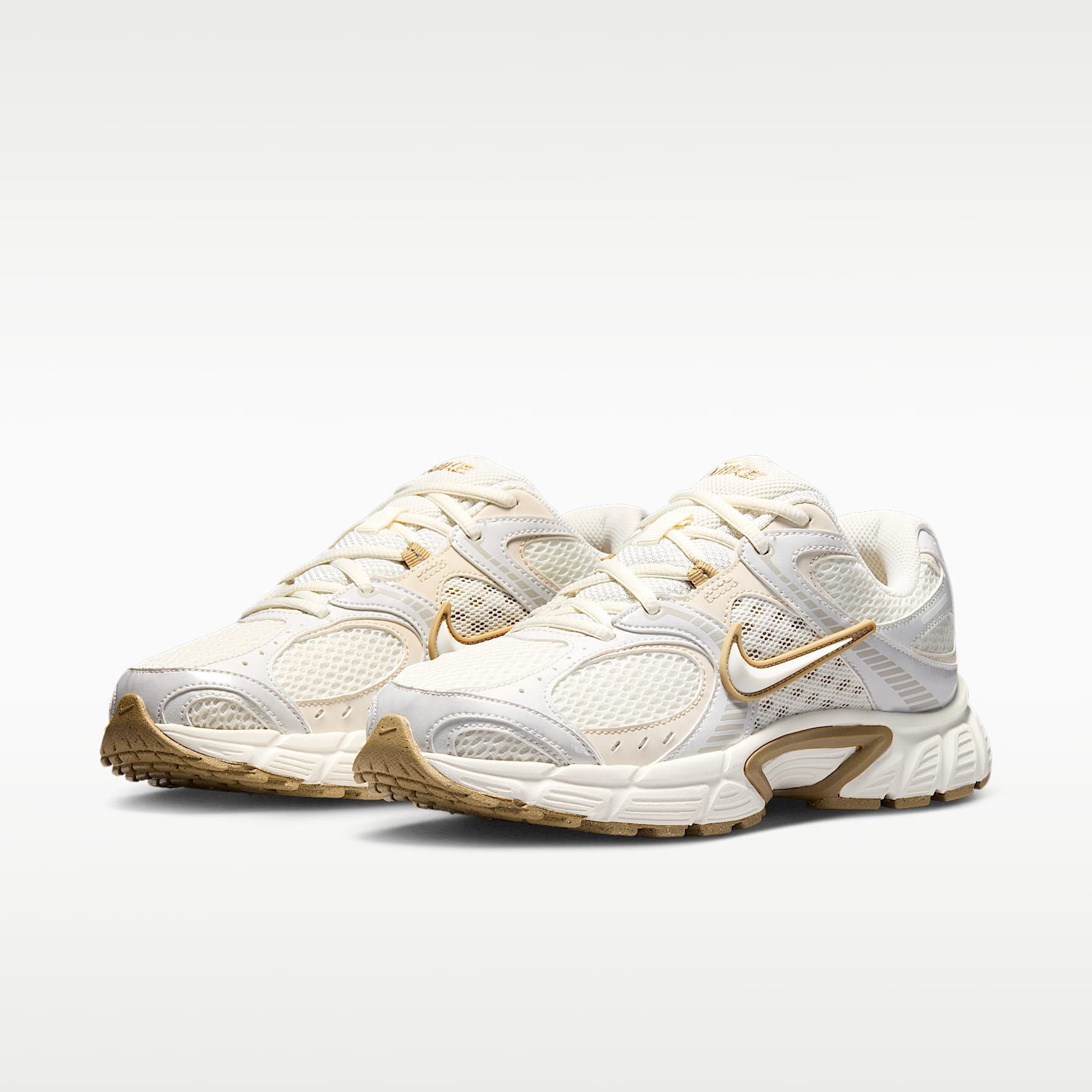 Nike V5 RNR Schuh mit reflektierenden Akzenten (Damen) – Sail/Parachute Beige/Light Orewood Brown/Sail