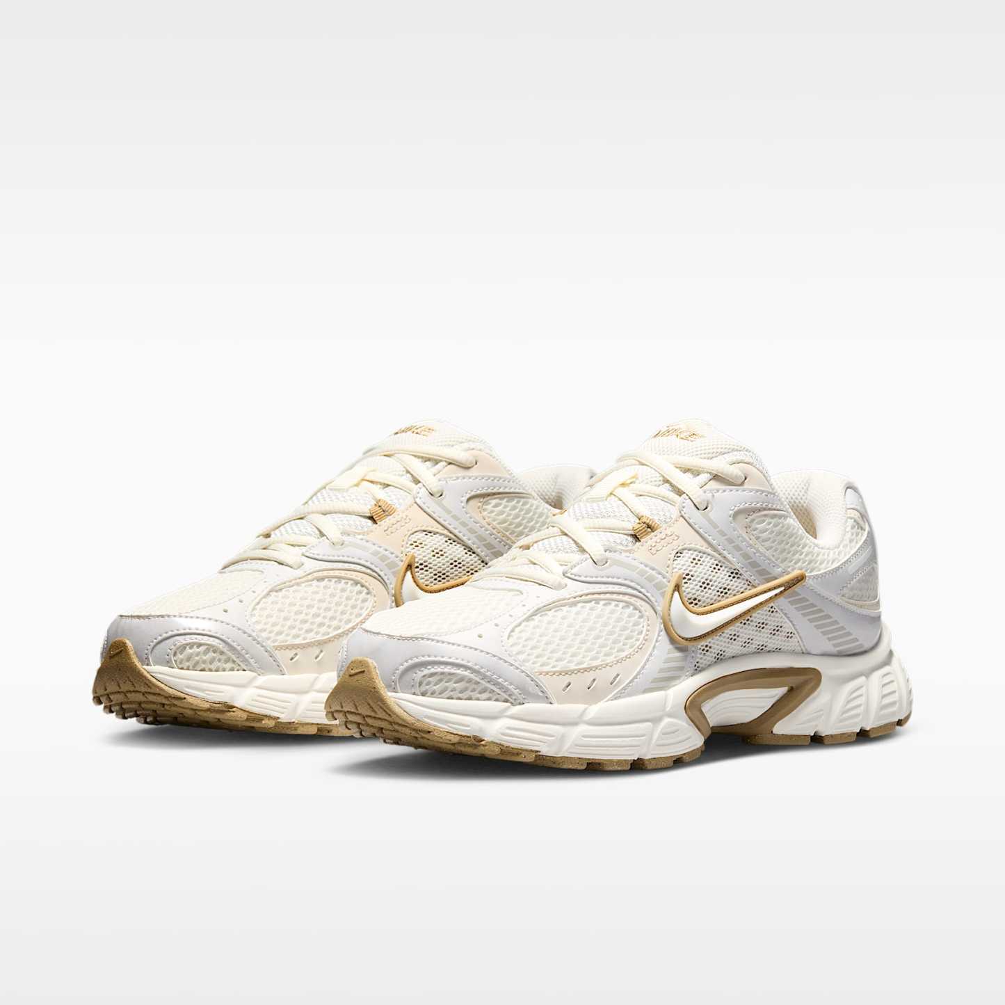 Nike V5 RNR Schuh mit reflektierenden Akzenten (Damen) – Sail/Parachute Beige/Light Orewood Brown/Sail
