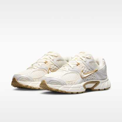 Nike V5 RNR Schuh mit reflektierenden Akzenten (Damen) – Sail/Parachute Beige/Light Orewood Brown/Sail