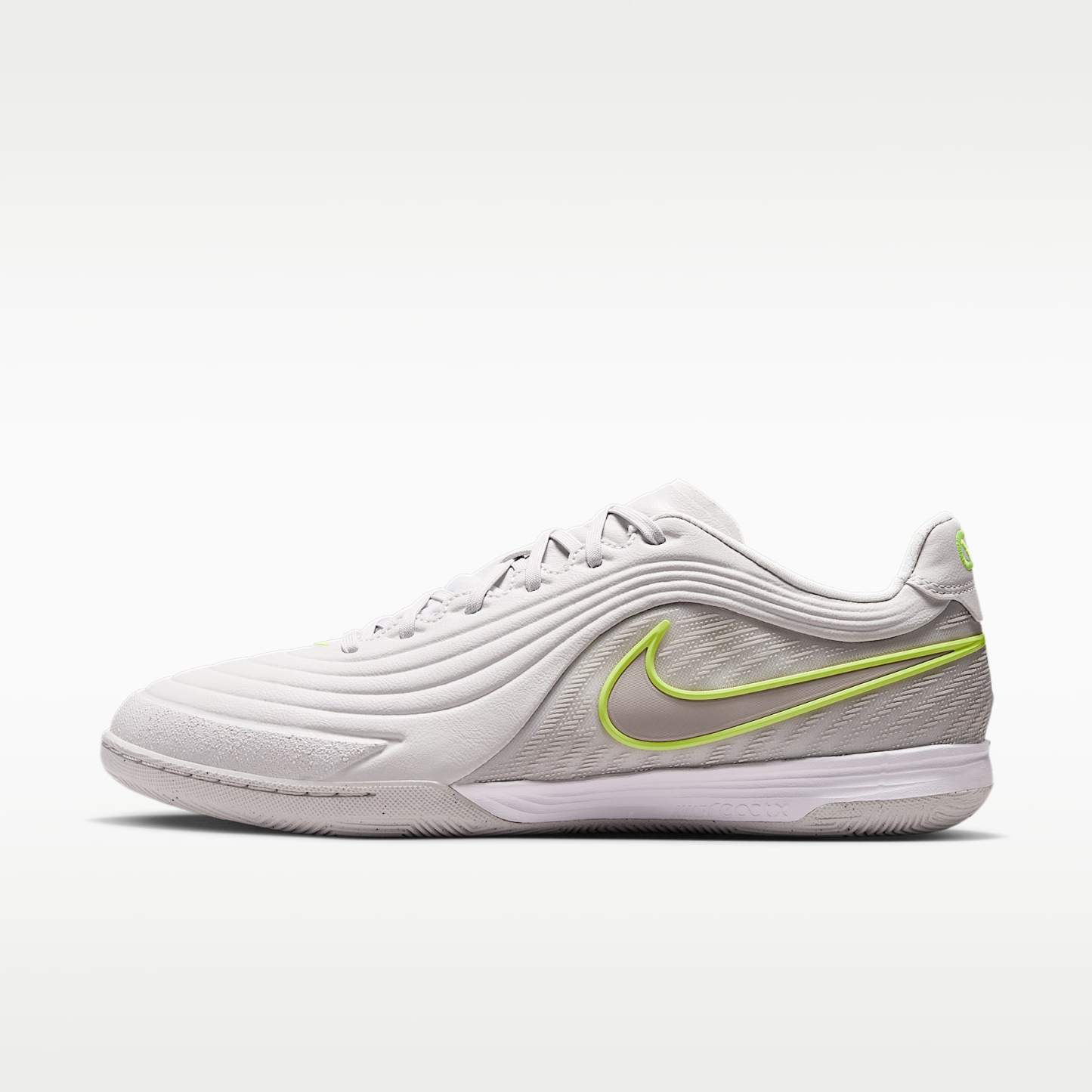 Nike Tiempo Reactgato Low Top Fußballschuh für Hallen- und Hartplätze – Vast Grey/Lemon Venom/Moon Particle
