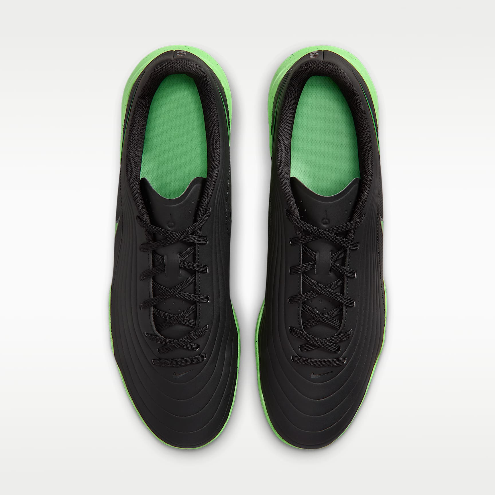 Nike Tiempo Maestro Club Low-Top-Fußballschuh für Hallen- und Hartplätze – Schwarz/Schwarz/Illusion Green