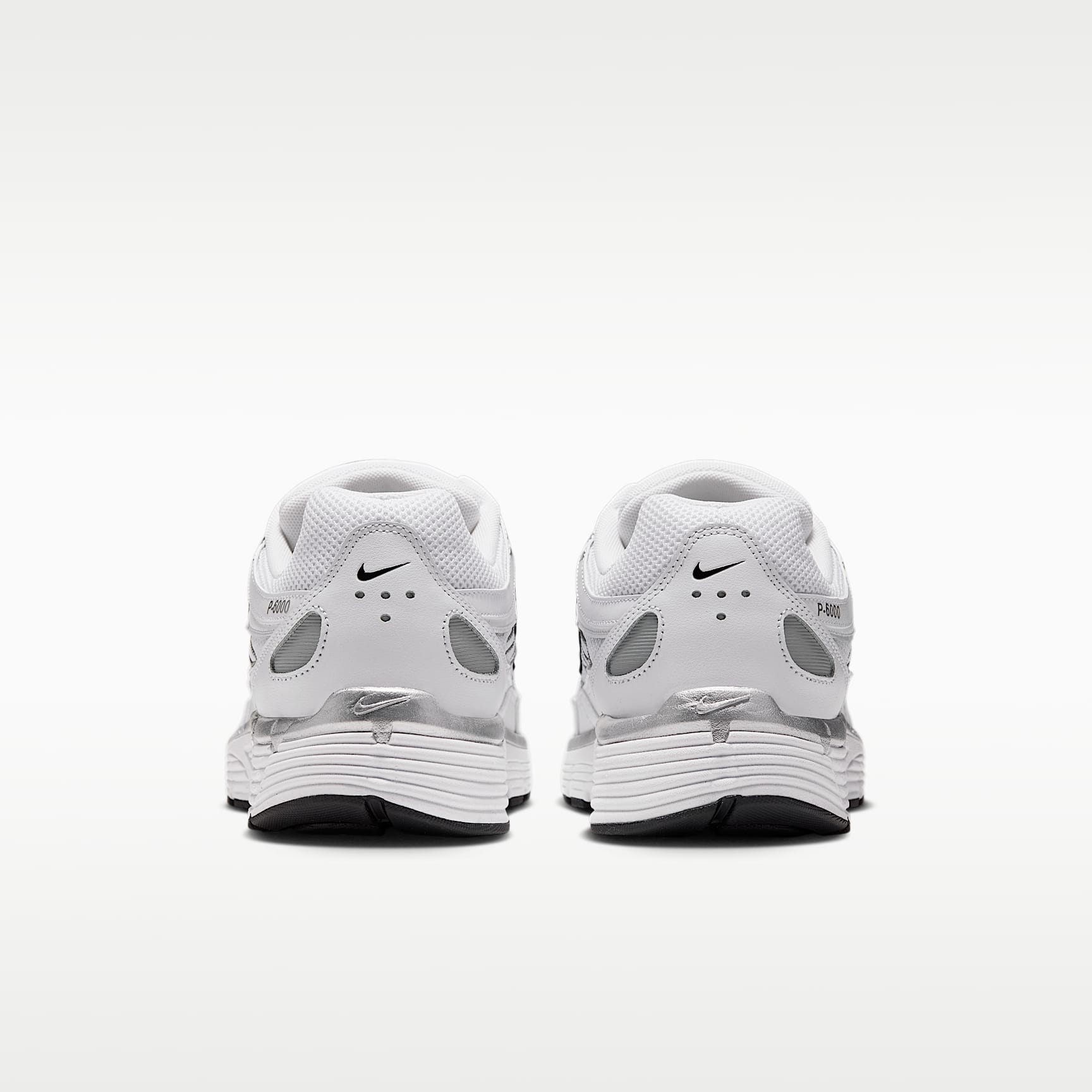 Nike P-6000 Schuh – Weiß/Schwarz/Metallic Silver