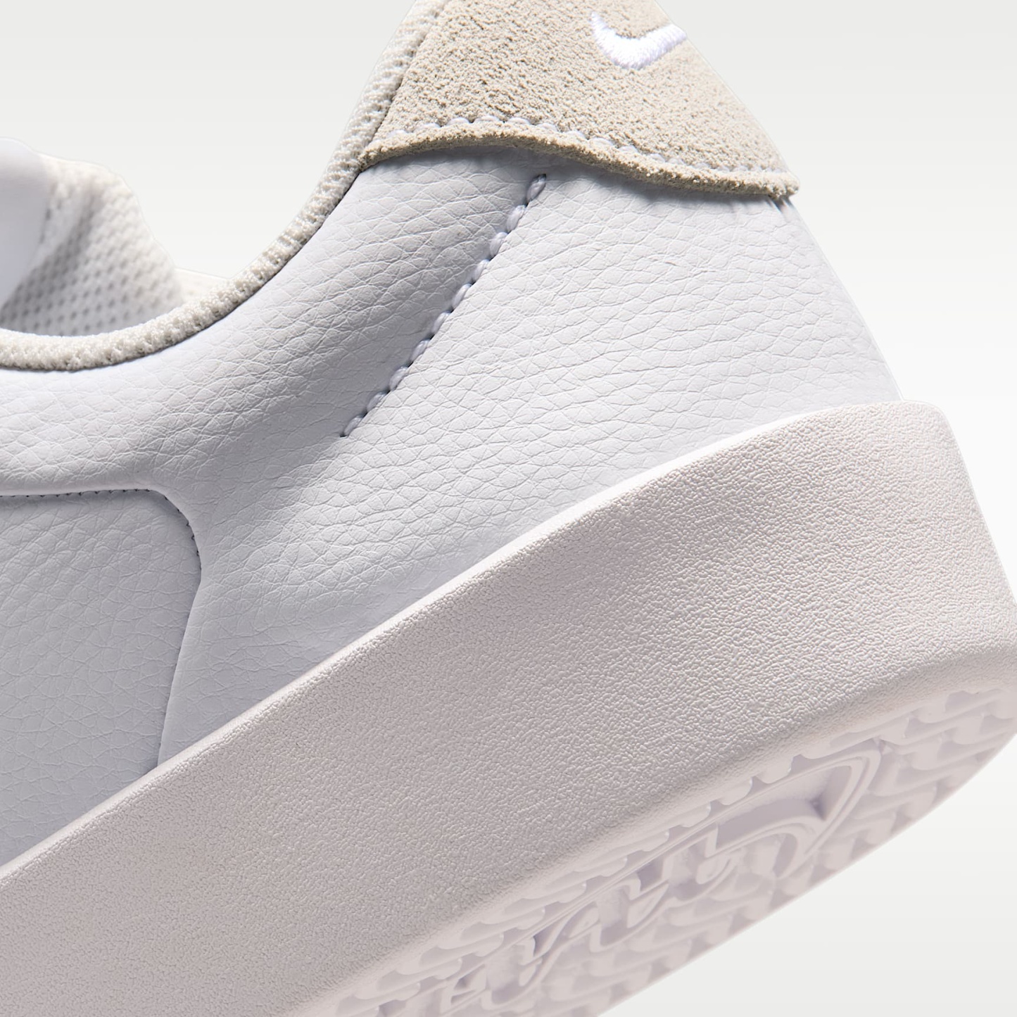 Nike Court Heritage Damenschuh – Weiß/Pure Platinum/Summit White/Weiß