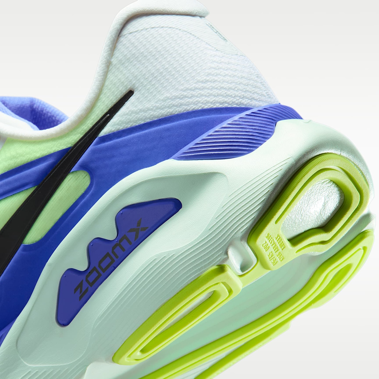 Nike Structure Plus Straßenlaufschuh (Herren) – Weiß/Volt Ice/Barely Green/Black Spruce